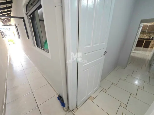 Imagem 2: ? Locação Anual – Casa Mobiliada a apenas 600 metros da Praia Central