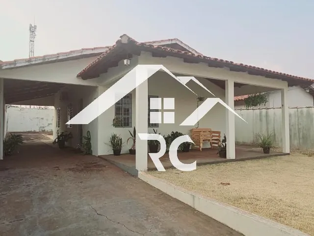 Imagem: A casa possui 3 Dormitórios, 1 Suíte e está localizado