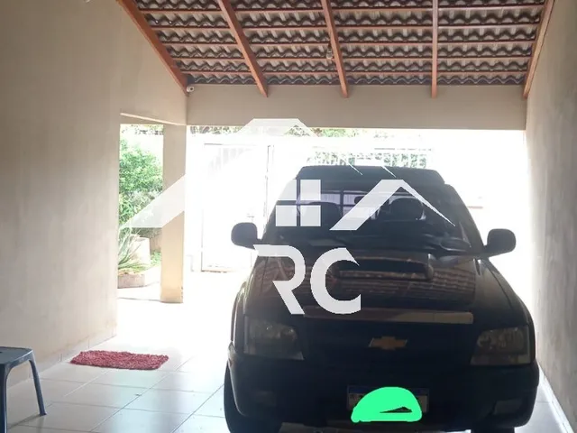Imagem: A casa possui 3 Dormitórios, 1 Suíte e está localizado