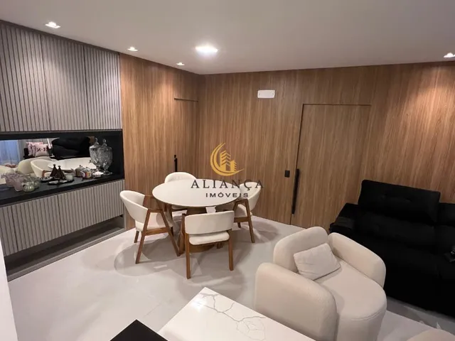 Imagem: O apartamento possui 2 Dormitórios, 2 Suítes, 2 Vagas na
