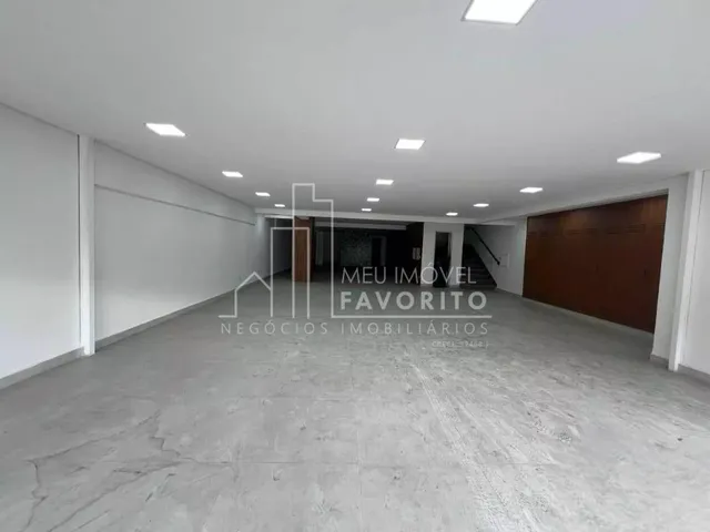 Imagem: A loja possui 7 Banheiros, 437m² de Área Privada e está