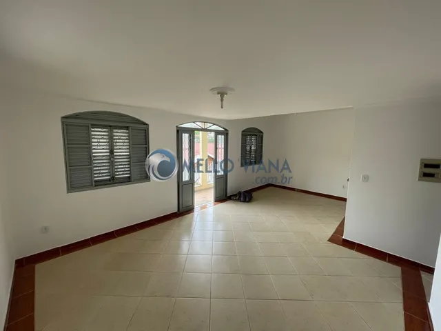 Imagem: A casa possui 3 Dormitórios, 1 Suíte, 3 Banheiros, 4
