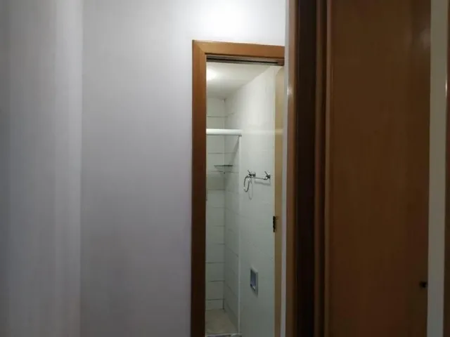 Imagem: O apartamento possui 2 Dormitórios, 1 Banheiro, 1 Vaga na