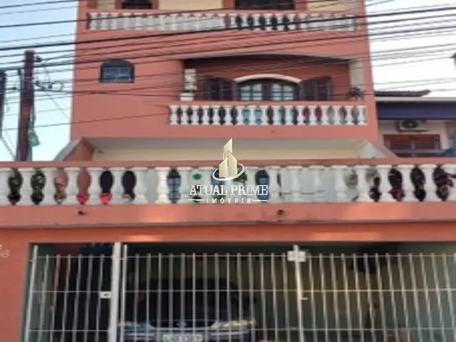 Imagem: A casa possui 3 Dormitórios, 4 Banheiros, 2 Vagas na garagem