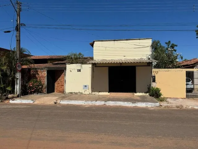 Imagem: A casa possui 4 Dormitórios, 3 Banheiros, 396m² de Área