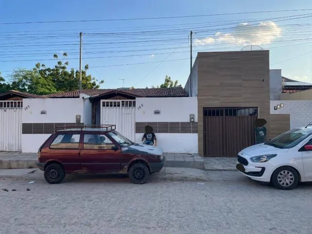 Imagem: A casa possui 2 Dormitórios, 2 Banheiros, 1 Vaga na