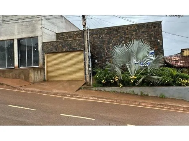 Imagem: A casa possui 3 Dormitórios, 2 Banheiros, 289m² de Área