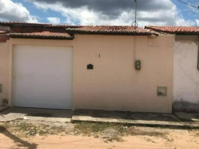 Imagem: A casa possui 2 Dormitórios, 1 Banheiro, 1 Vaga na