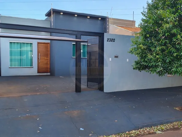 Imagem: A casa possui 2 Dormitórios, 1 Banheiro, 2 Vagas na