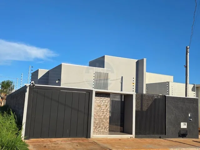 Imagem: A casa possui 1 Dormitório, 1 Suíte, 1 Banheiro, 2 Vagas
