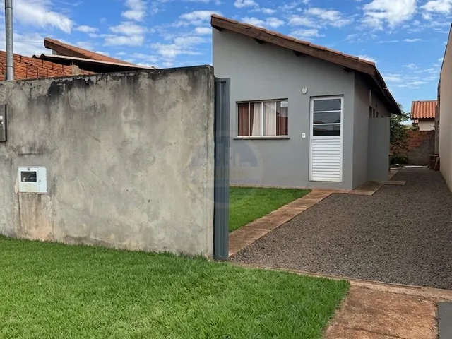 Imagem: A casa possui 2 Dormitórios, 1 Banheiro, 2 Vagas na