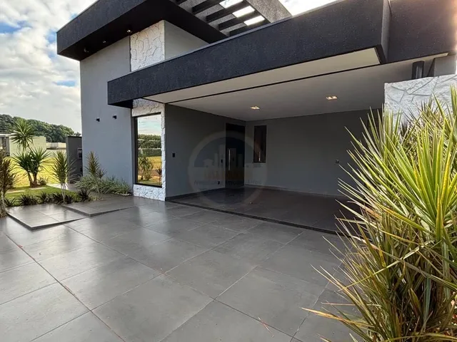 Imagem: A casa possui 3 Dormitórios, 1 Suíte, 2 Banheiros, 2