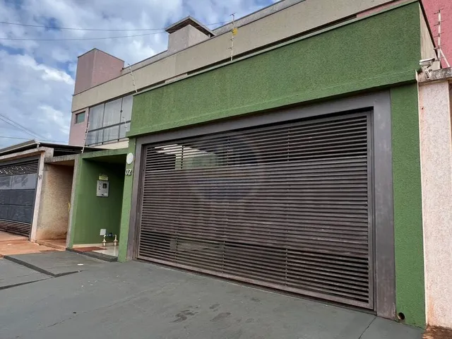 Imagem: A casa possui 3 Dormitórios, 1 Suíte, 2 Banheiros, 1 Vaga