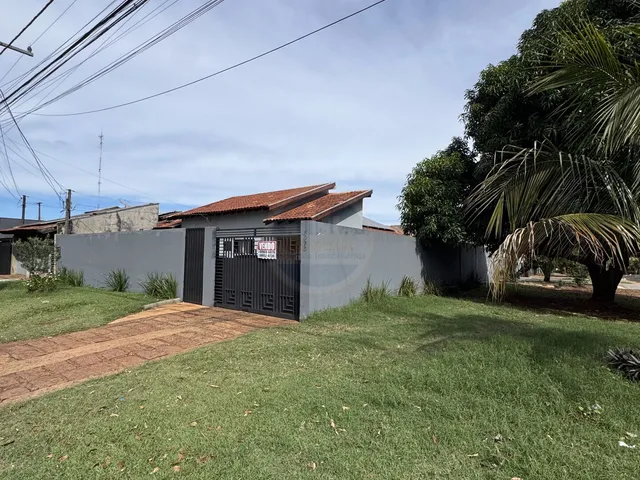 Imagem: A casa possui 3 Dormitórios, 1 Suíte, 2 Banheiros, 2