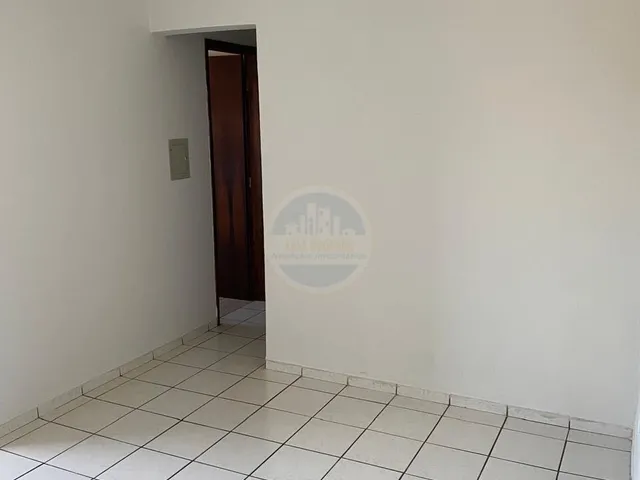 Imagem: A casa possui 3 Dormitórios, 1 Banheiro, 1 Vaga na garagem
