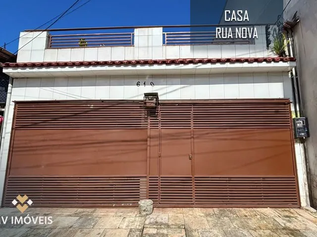 Imagem: A casa possui 5 Dormitórios, 1 Suíte, 2 Banheiros, 2 Vagas