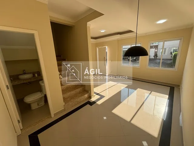 Imagem: A casa possui 3 Dormitórios, 1 Suíte, 3 Banheiros, 2