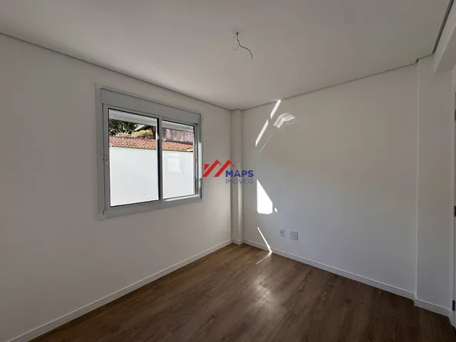 Imagem 2: Área privativa com três quartos, suíte e duas vagas de garagem à venda no bairro