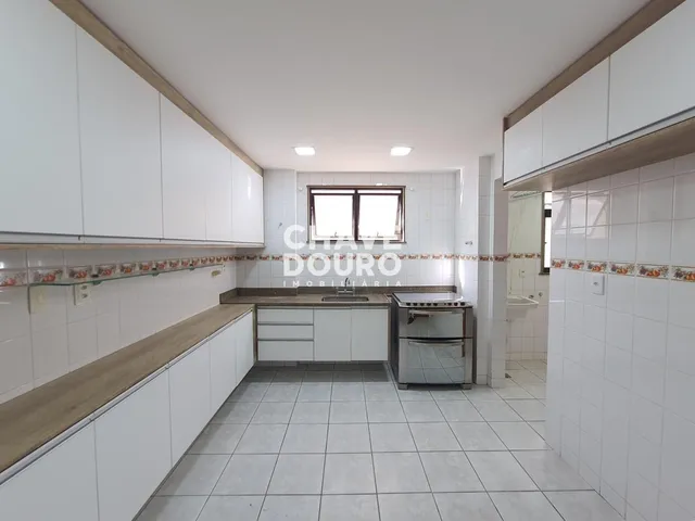 Imagem 14: ALUGUEL - Apartamento de 2 Quartos (sendo 1 suíte com varanda) + Dependência e 1 Vaga