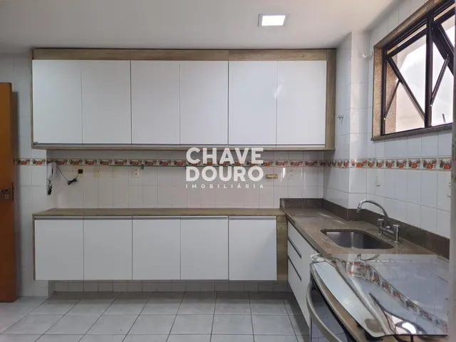 Imagem 11: ALUGUEL - Apartamento de 2 Quartos (sendo 1 suíte com varanda) + Dependência e 1 Vaga