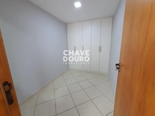Imagem 16: ALUGUEL - Apartamento de 2 Quartos (sendo 1 suíte com varanda) + Dependência e 1 Vaga