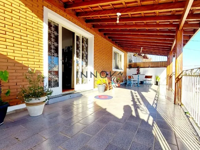 Imagem: A casa possui 3 Dormitórios, 1 Suíte, 2 Banheiros, 2