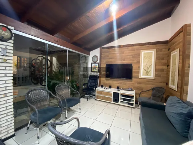 Imagem: A casa em condomínio possui 3 Dormitórios, 3 Suítes, 4