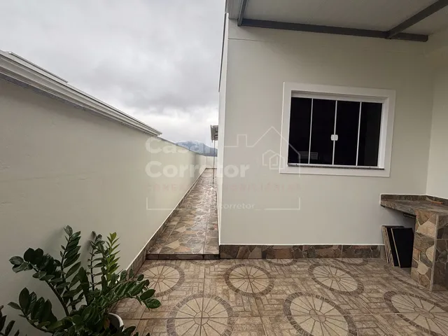 Imagem 11: Casa com excelente padrão construtivo e possibilidade de ampliação