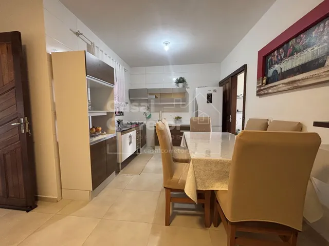 Imagem 5: Casa com excelente padrão construtivo e possibilidade de ampliação