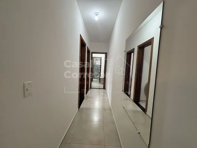 Imagem 3: Casa com excelente padrão construtivo e possibilidade de ampliação