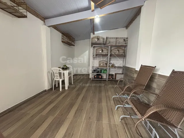 Imagem 10: Casa com excelente padrão construtivo e possibilidade de ampliação