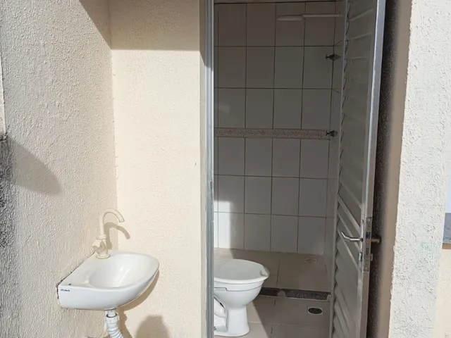 Imagem 8: Vendo ou alugo excelente casa duplex em Lauro de Freitas, condomínio fechado com 2
