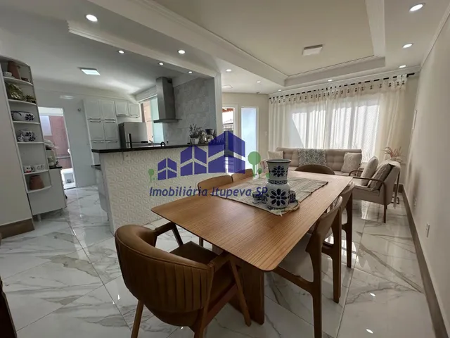 Imagem: A casa possui 3 Dormitórios, 1 Suíte, 1 Banheiro, 4 Vagas