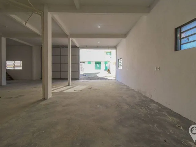 Imagem 3: Galpão Comercial com 237m² na Velha!