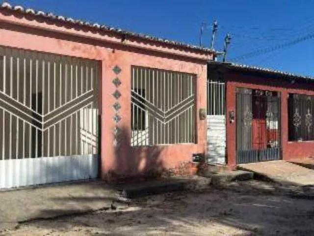 Imagem: A casa possui 2 Dormitórios, 1 Banheiro, 1 Vaga na