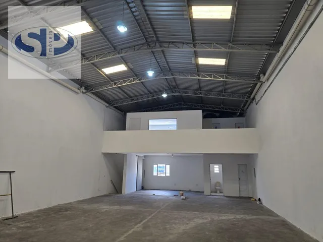 Imagem: O depósito possui 290m² de Área Privada e está