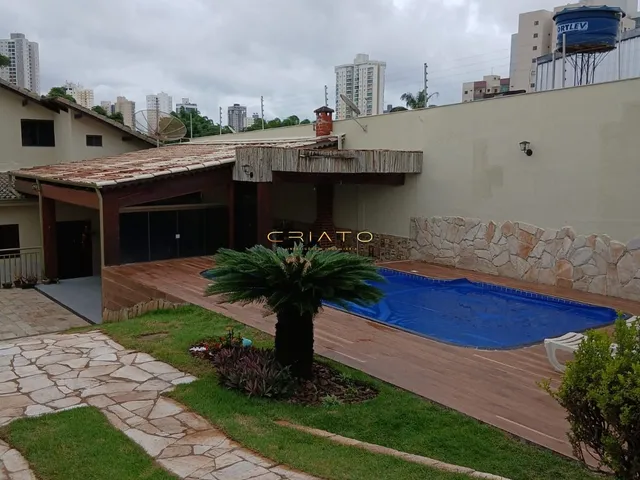 Imagem: A casa possui 3 Dormitórios, 1 Suíte, 3 Banheiros, 3