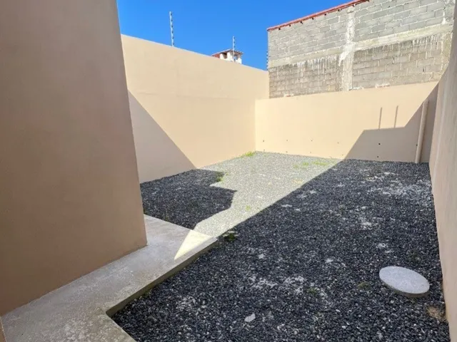 Imagem 5: Aluguel Anual: Casa Linear em Santa Mônica - 2 Quartos, 1 Suíte, 2 Salas, 2 Banheiros