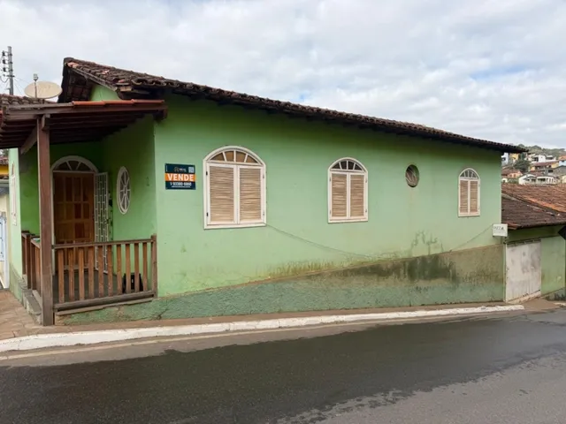 Imagem: A casa possui 2 Dormitórios, 1 Suíte, 2 Banheiros,