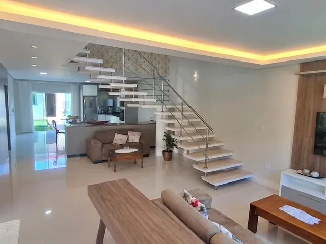 Imagem 2: Exclusivo, Sendo 1 Suíte e 2 Demi-Suítes, 4 Vagas, 378 M2, Alto Ribeirão, Florianópolis/Sc