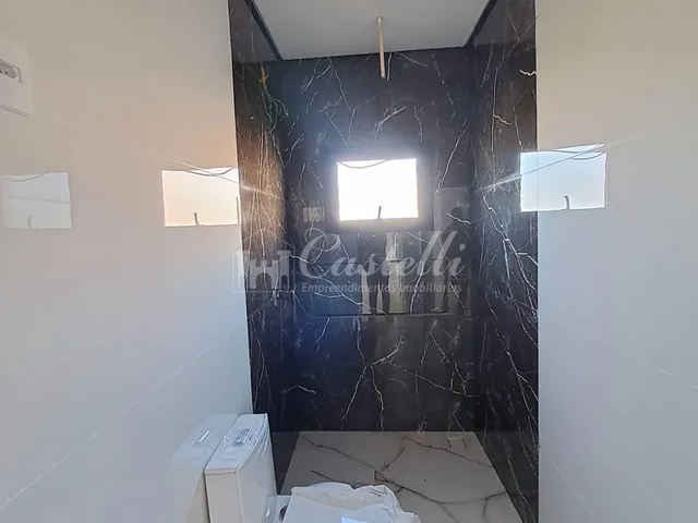 Imagem 10: Casa para À Venda, no Bairro Uvaranas, em Ponta Grossa - Pr