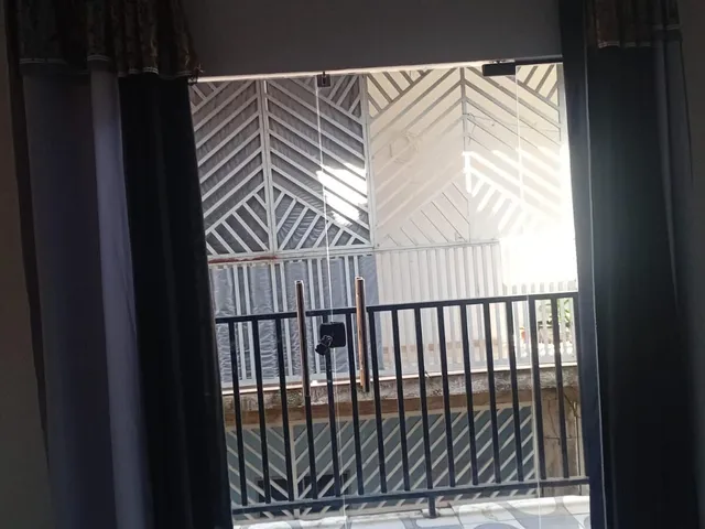 Imagem 4: Casa de 3 Andares com 3 Suítes e 2 Kitnets à Venda Próxima à Augusto Montenegro