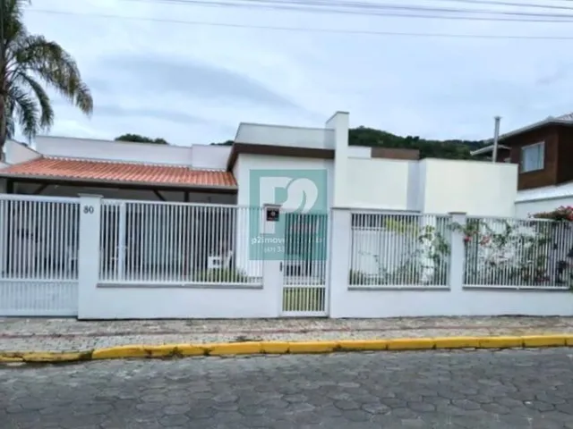 Imagem: Casa com 4 Suítes e Amplo Quintal a Poucos
