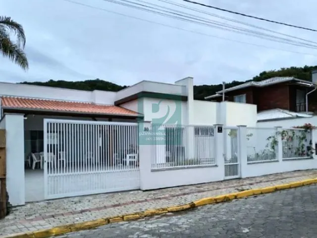 Imagem 7: Casa com 4 Suítes e Amplo Quintal a Poucos Metros da Praia de Zimbros - Bombinhas/Sc