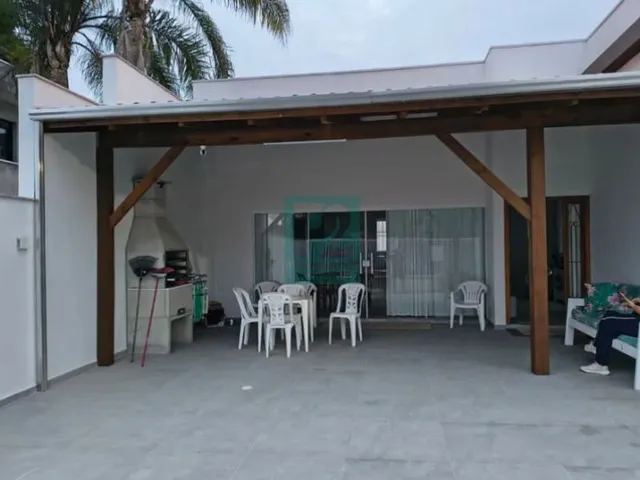 Imagem 16: Casa com 4 Suítes e Amplo Quintal a Poucos Metros da Praia de Zimbros - Bombinhas/Sc