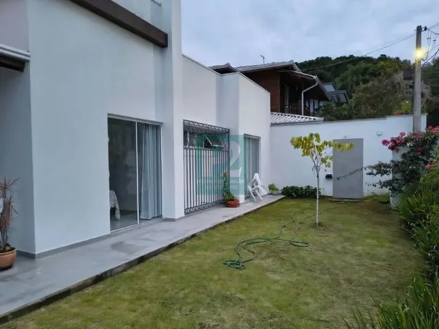 Imagem 10: Casa com 4 Suítes e Amplo Quintal a Poucos Metros da Praia de Zimbros - Bombinhas/Sc