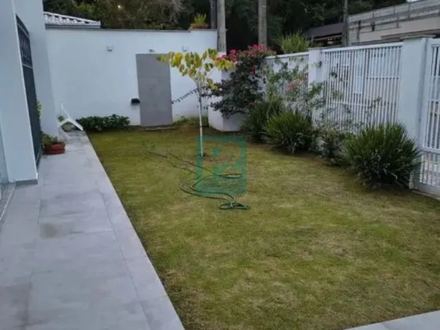 Imagem 3: Casa com 4 Suítes e Amplo Quintal a Poucos Metros da Praia de Zimbros - Bombinhas/Sc