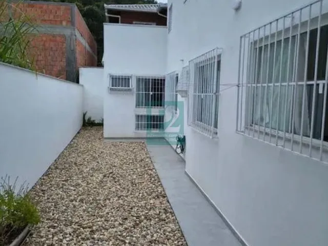 Imagem 9: Casa com 4 Suítes e Amplo Quintal a Poucos Metros da Praia de Zimbros - Bombinhas/Sc