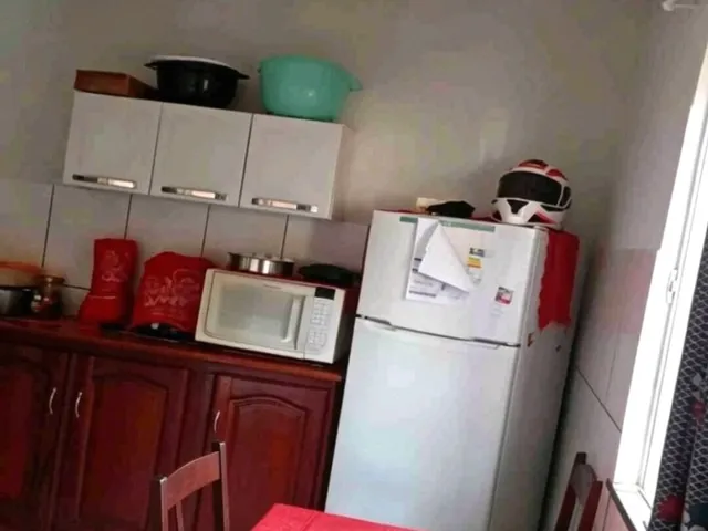 Imagem 3: Imóvel com 2 Kitnets e Casa Principal de 3 Suítes Próximo à Augusto Montenegro