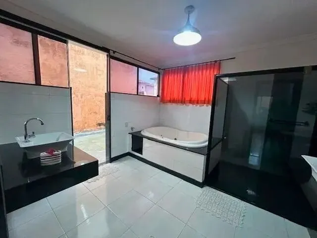 Imagem: Casa Mobiliada para Locação com 4 Suítes
